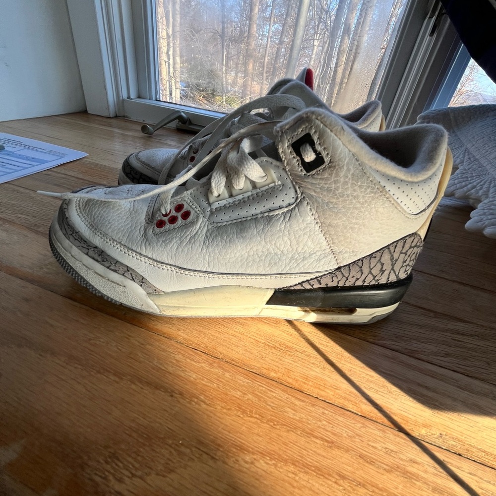 Nike Air Jordan’ basketball sneakers